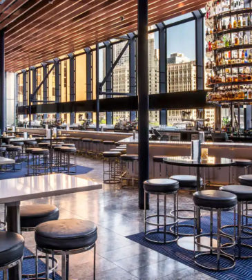 Hyatt-Regency-Chicago-P479-Big-Bar-Tower-Tables